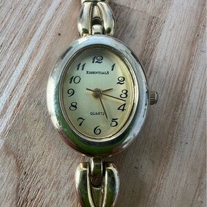 Timex essentials ladies oval gold tone bracelet watch NEW BATTERY